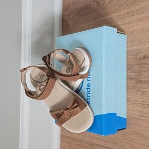 Striderite 360 Deliliah tan sandals toddler size 8